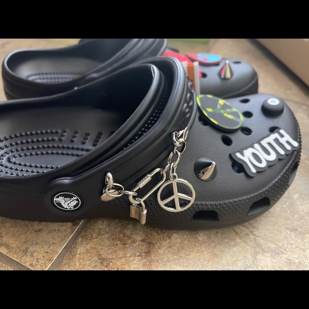 New exclusive limited peace crocs M5/W7 - Picture 10 of 11